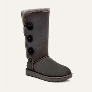 UGG Gray Bailey button triplet boot EUC